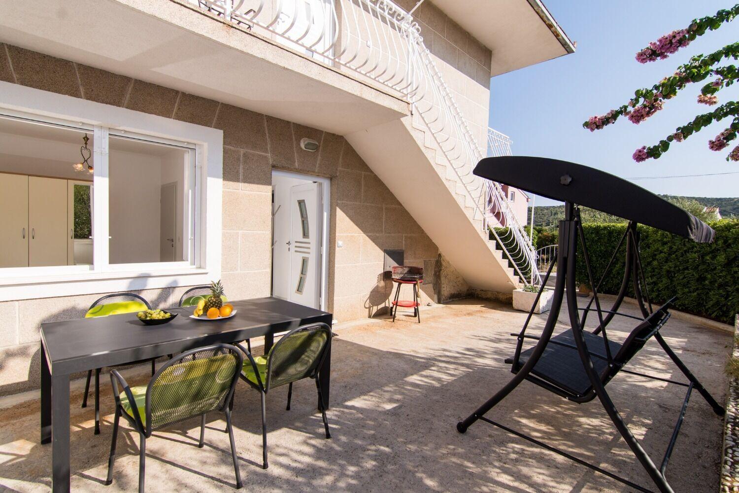 Apartments Ivica - Garden Terrace Slatine Exterior photo